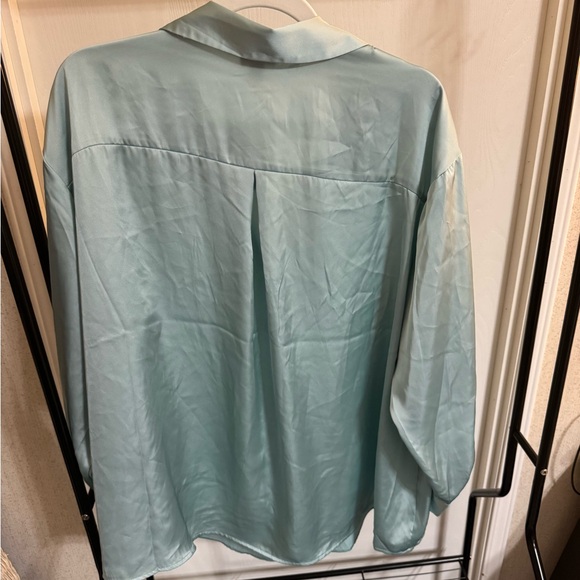 NWT Torrid Canal Blue Satin Button Up Long Sleeve Shirt, Size 3 - Picture 4 of 5